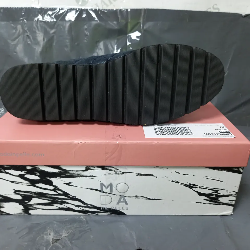 MODA IN PELLE EMMERSON QUILTED LOAFERS NAVY SIZE 6