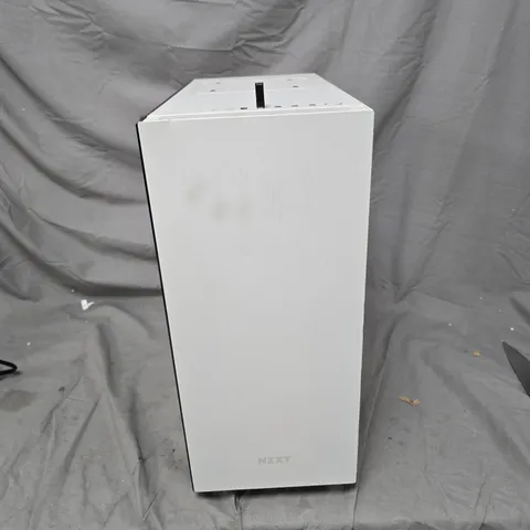 NZXT WHITE MID-TOWER PC CASE WITH GLASS SIDE PANEL