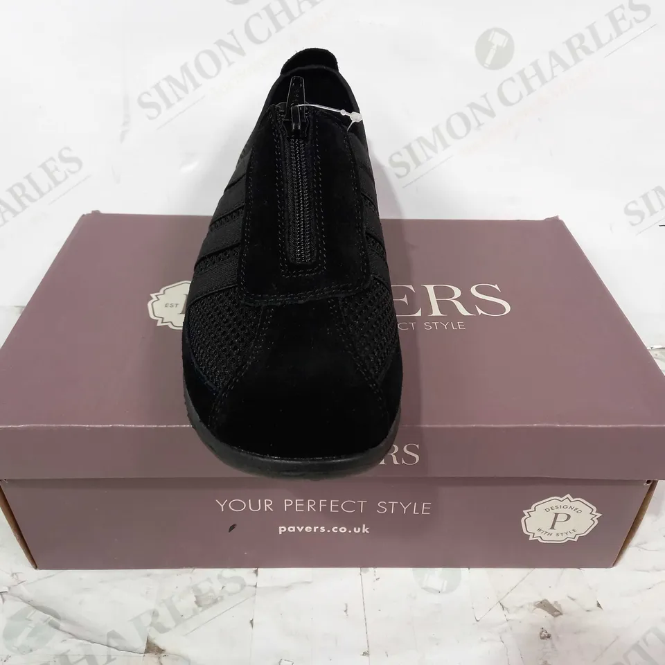 BOXED PAIR OF PAVERS MEMORY FOAM SHOES IN BLACK EU SIZE 39