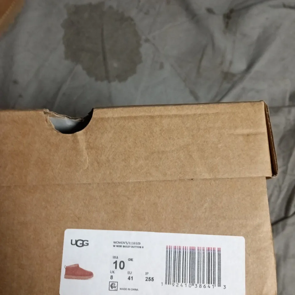 UK 8 UGG WOMEN'S BAILEY BUTTON II BOOTS – CHESTNUT