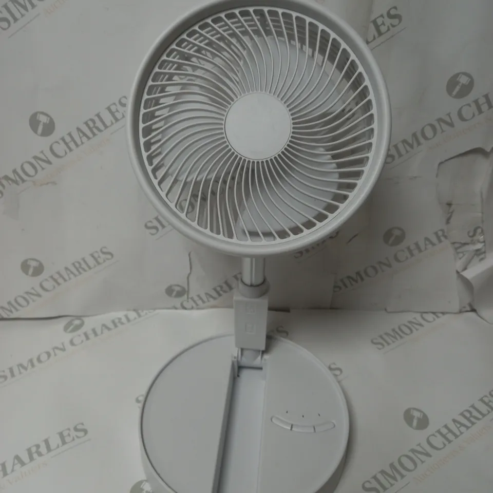 PORTABLE USB WIRELESS FAN IN WHITE