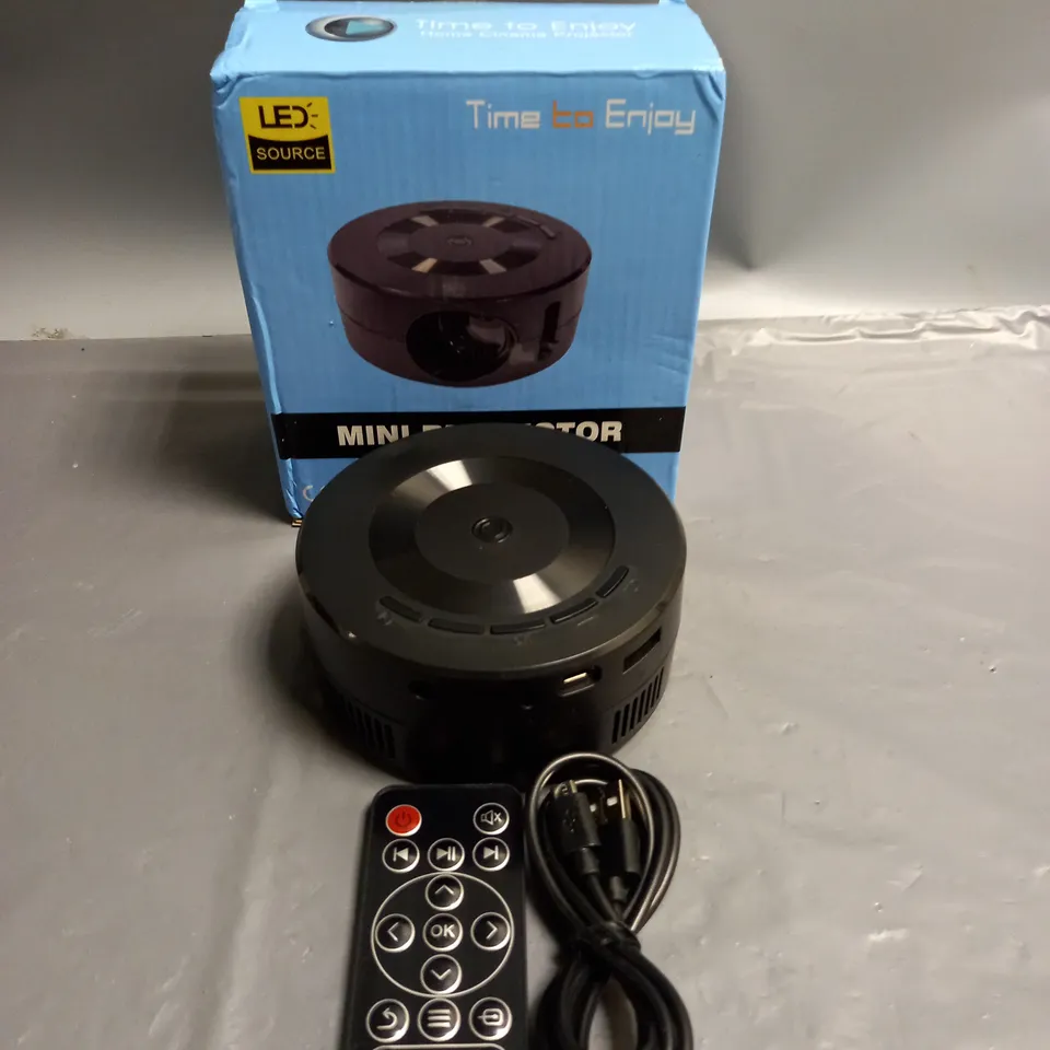 BOXED TIME TO ENJOY MINI PROJECTOR BLACK 