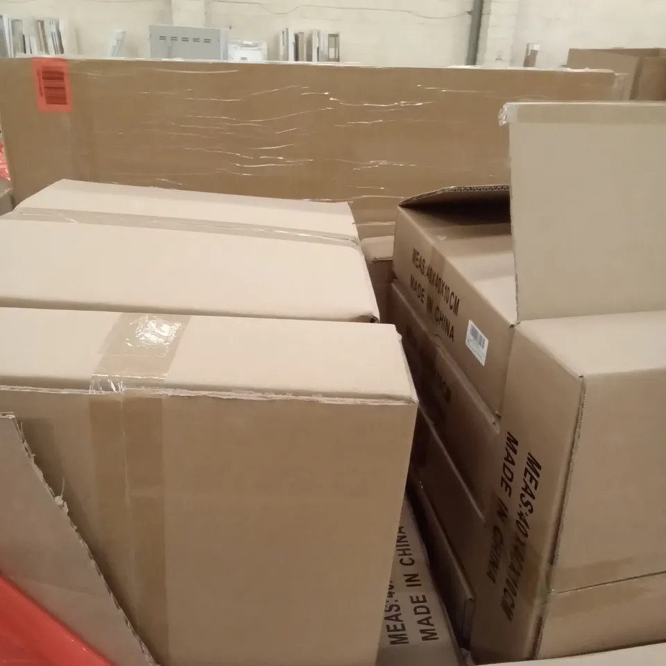 PALLET OF ASSORTED ITEMS INCLUDING , CANVASES, WALL ART, CHRISTMAS WREATHS AND ARTIFICAL CHRISTMAS TREES