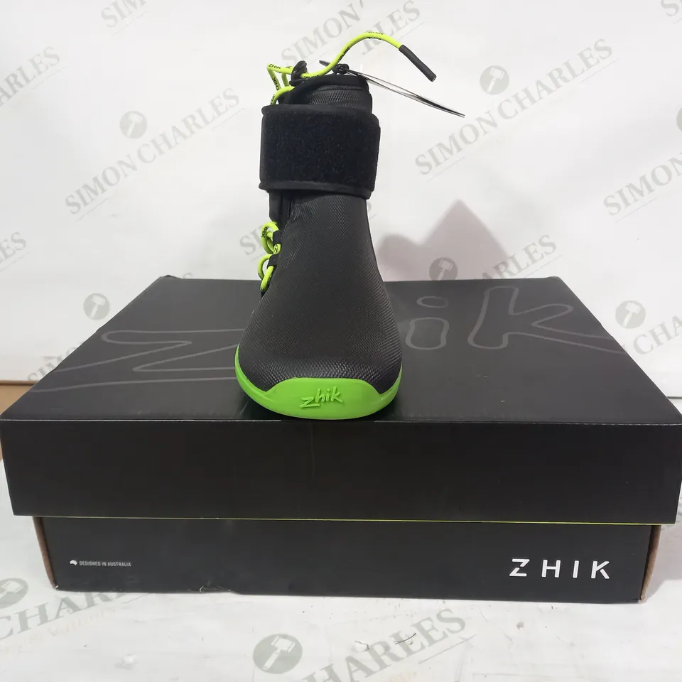 BOXED PAIR OF ZHIK LIGHTWEIGHT HIGH CUT BOOTS IN BLACK/LIME UK SIZE 5