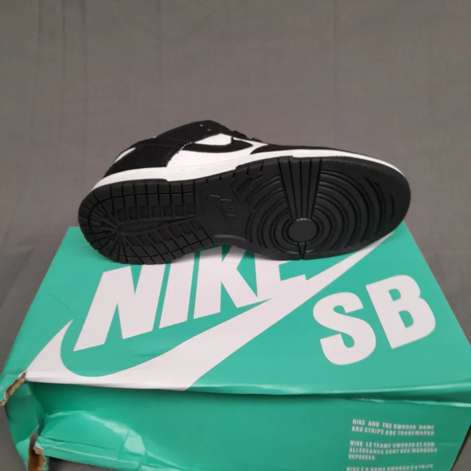 BOXED PAIR OF NIKE PANDA DUNK LOWS SIZE 5.5