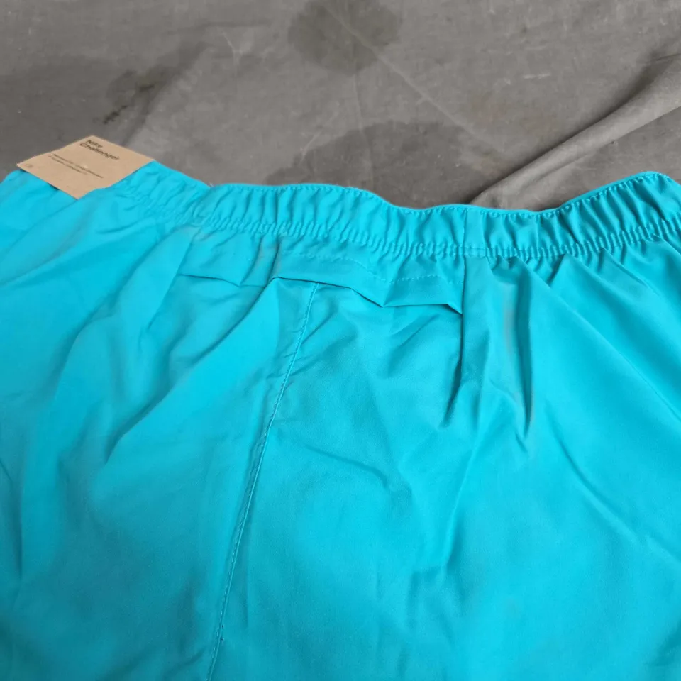 NIKE CHALLENGER SHORTS IN TEAL SIZE M