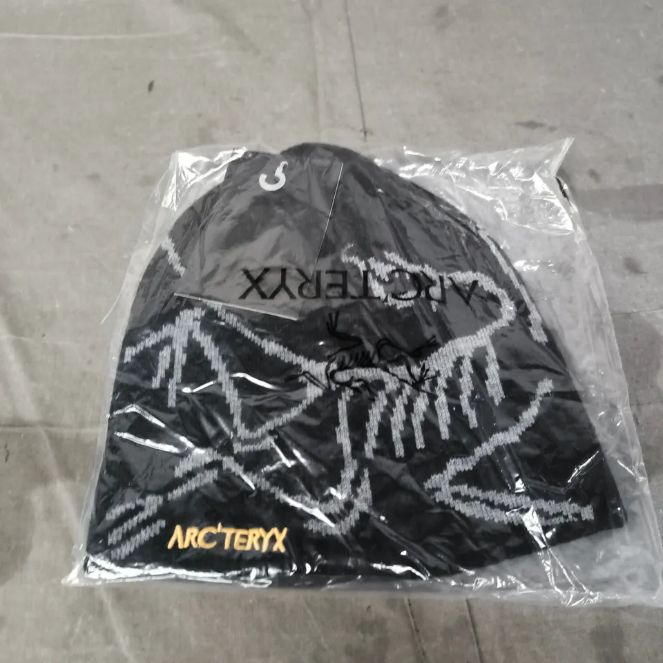 ARC'TERYX BEANIE HAT - BLACK