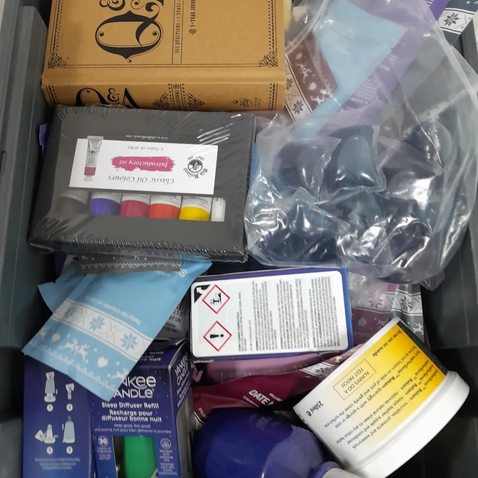 BOX OF APPROXIMATELY 20 ASSORTED ITEMS TO INCLUDE - LIQUID PLANT FOOD, OIL COLOURS, Q&A A DAY BOOK ETC