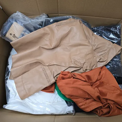 APPROXIMATELY 25 ASSORTED CLOTHING AND FASHION PRODUCTS IN VARIOUS STYLES AND SIZES - COLLECTION ONLY