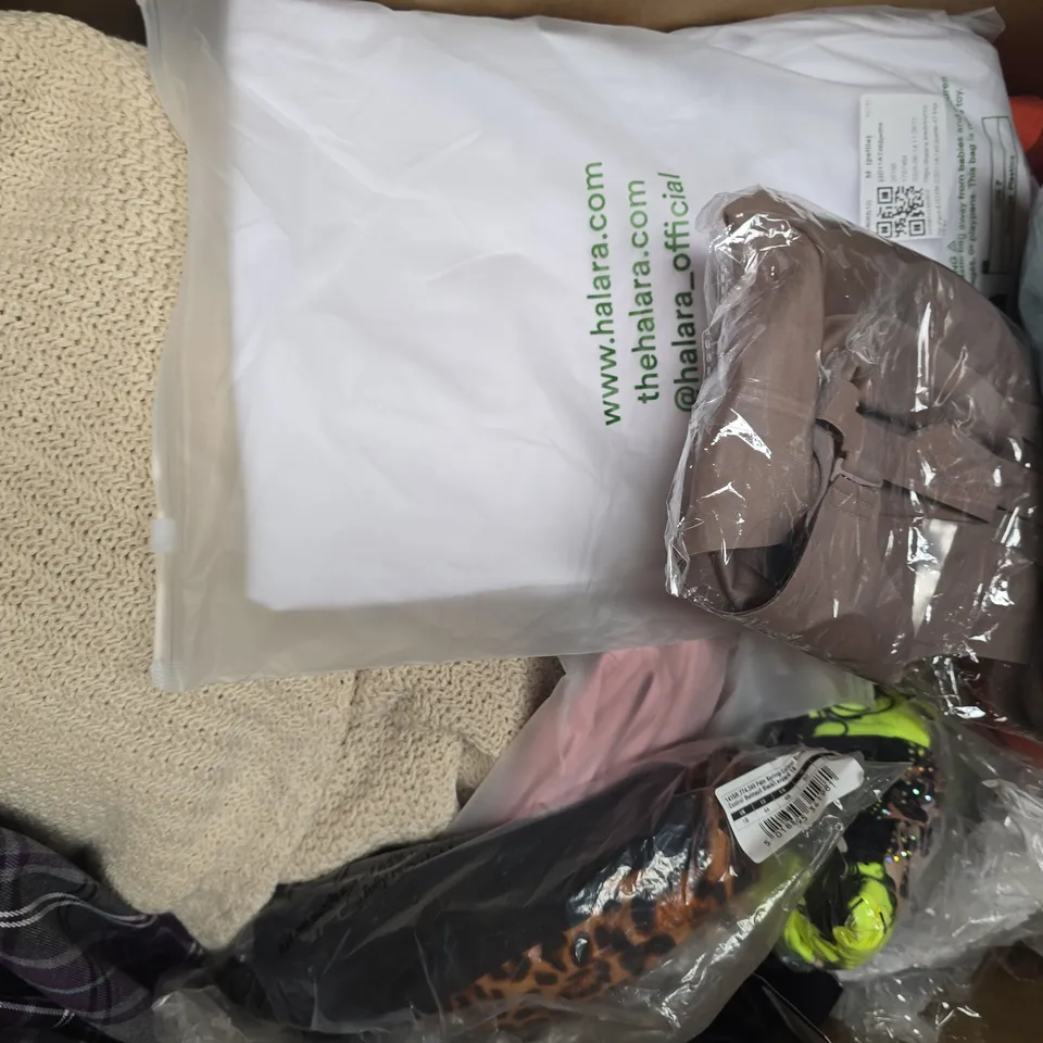 APPROXIMATELY 20 ASSORTED CLOTHING AND FASHION PRODUCTS IN VARIOUS STYLES AND SIZES - COLLECTION ONLY
