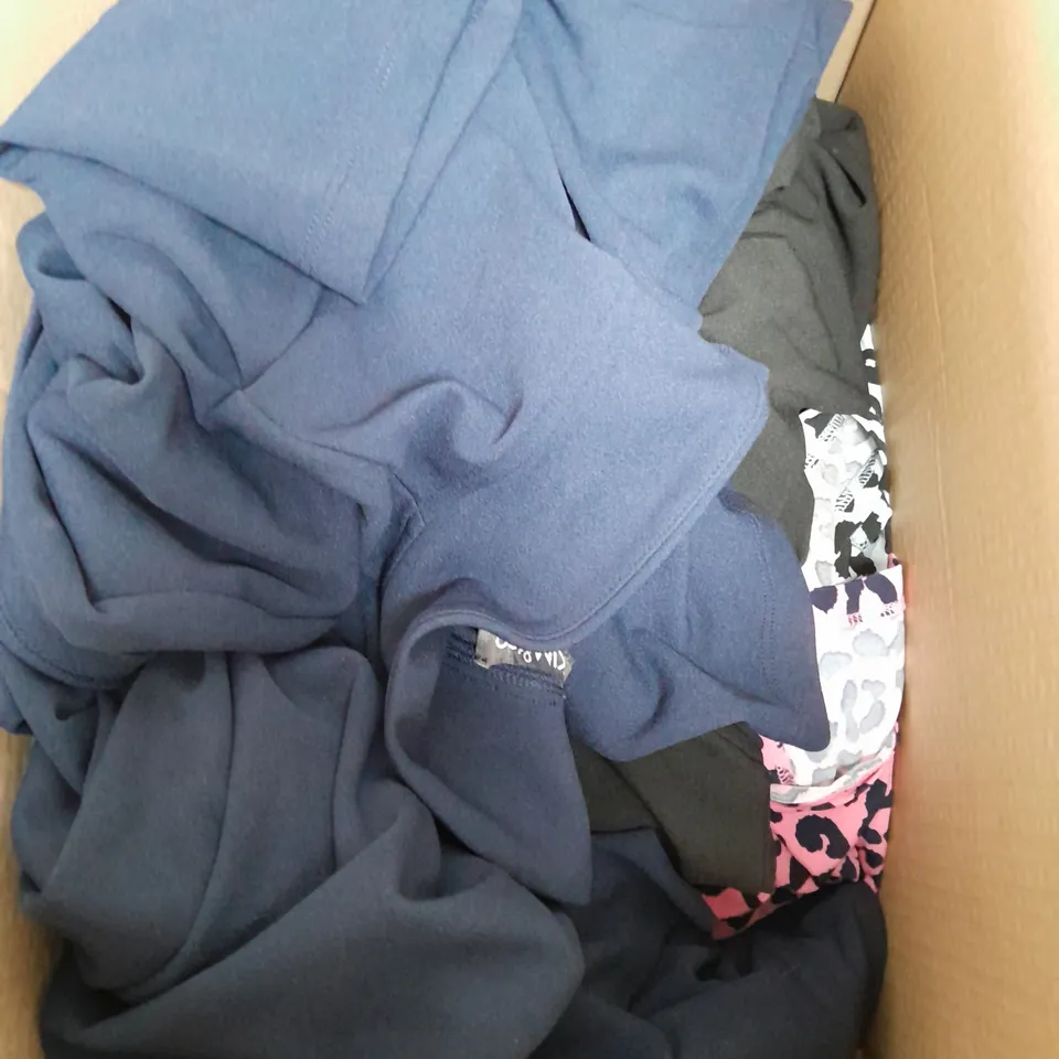 APPROXIMATELY 10 ASSORTED CLOTHING PRODUCTS IN VARIOUS DESIGNS & SIZES 