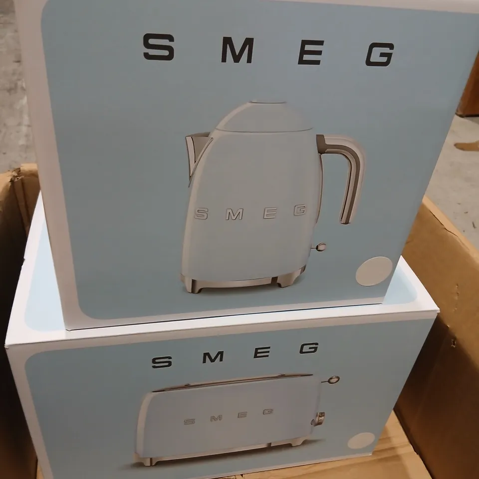 SMEG WHITE KETTLE & TOASTER SET – BOXED