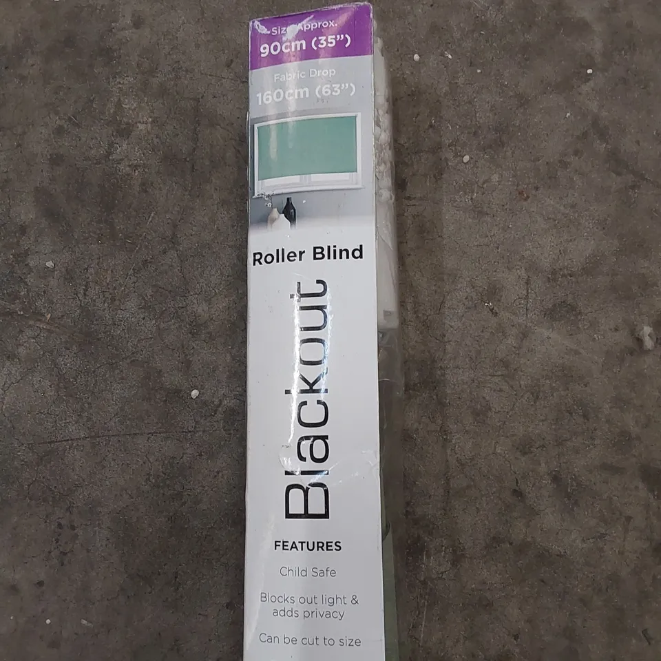 DAY AND NIGHT BLACKOUT ROLLER BLIND - GREEN // SIZE: 90 X 160cm