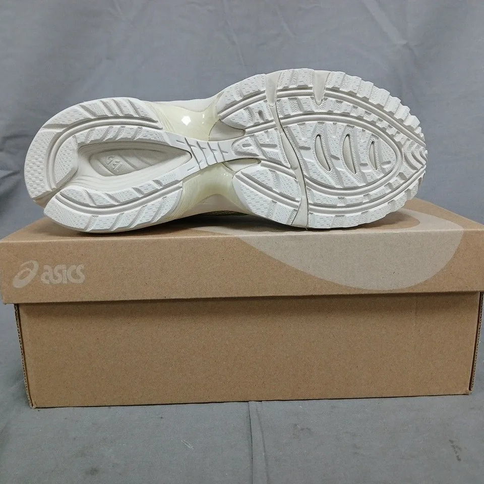 BOXED PAIR OF ASICS GEL-1090V2 TRAINERS IN CREAM/JADE SIZE UK 5