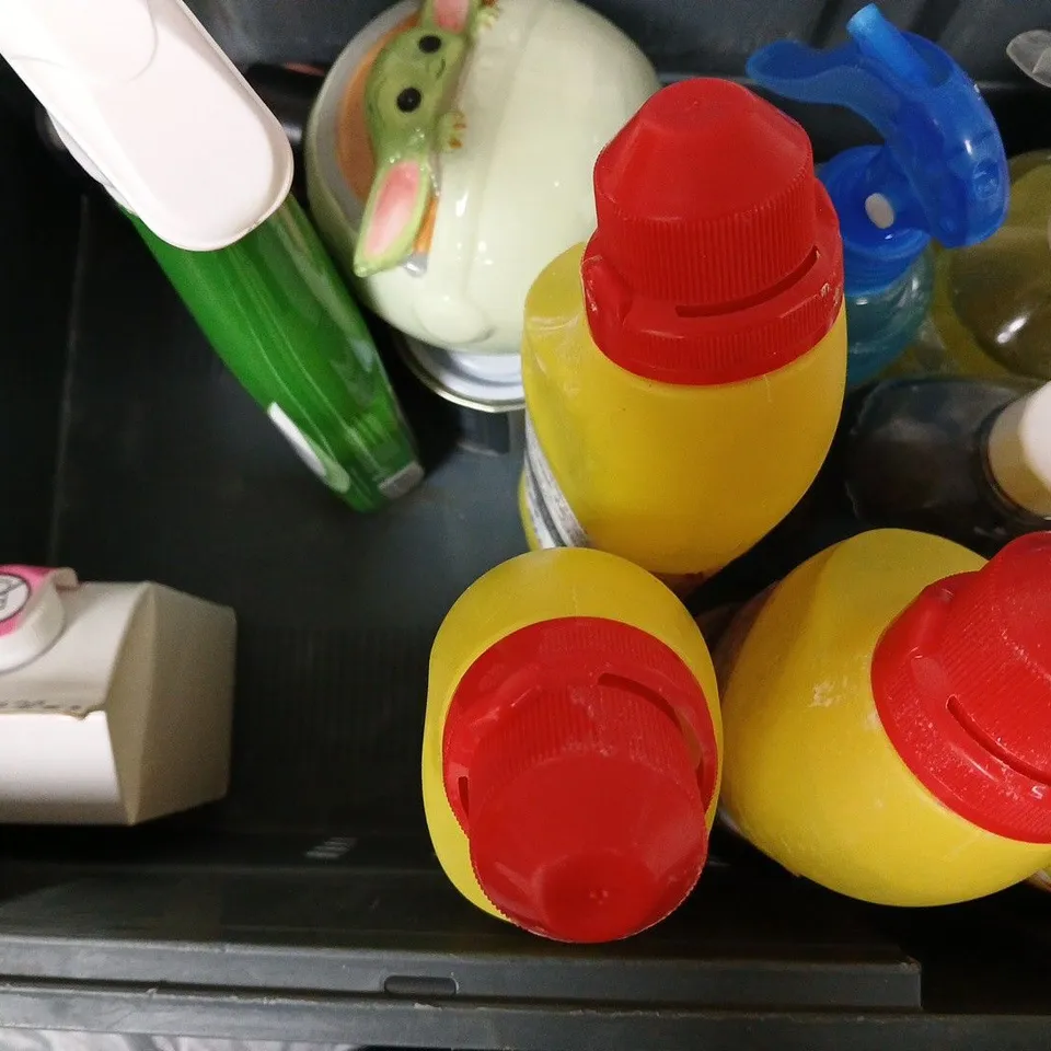 APPROXIMATELY 12 ASSORTED ITEMS TO INCLUDE - CLEANLINE CLEANER , SURF TROPICAL LILLY , CAGE CLEANER ETC