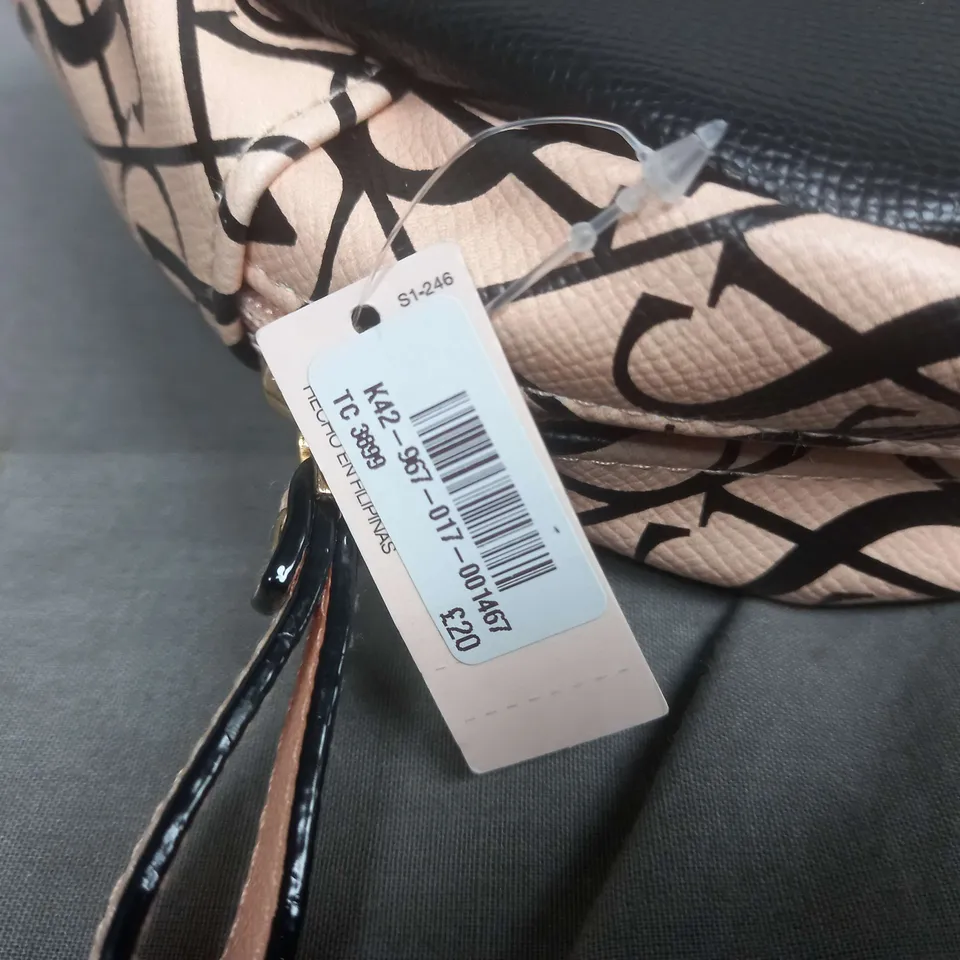 VICTORIAS SECRET MAKE UP BAG