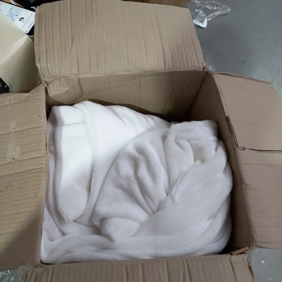 COZEE HOME LEAF TUFTED VELVETSOFT 4 PIECE DUVET SET