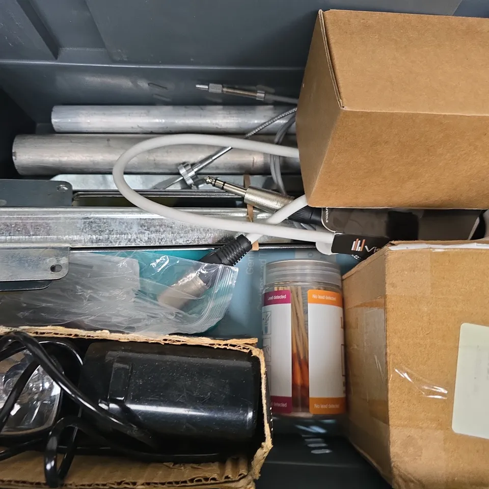 APPROXIMATELY 12 ASSORTED HOUSEHOLD ITEMS TO INCLUDE HEADTORCH, LEAD TEST SWAPS, DISHWASHER SHEETS, ETC