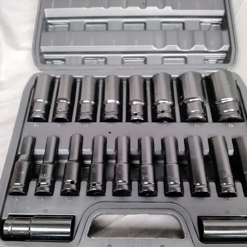 SOCKET SET 20-PIECE 