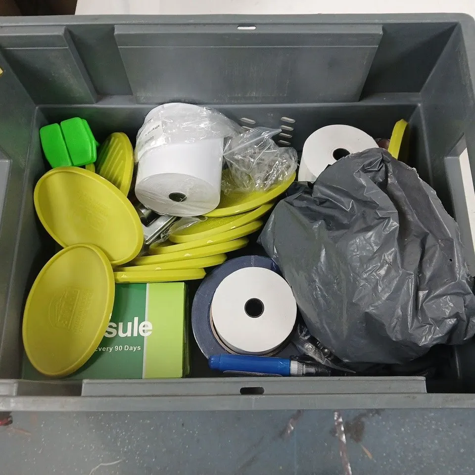 LOT OF ASSORTED HOUSEHOLD ITEMS TO INCLUDE ECO-STIK WOOD GLUE, CUTTING DISCS AND FILTERED SHOWERHEADS CAPSULES