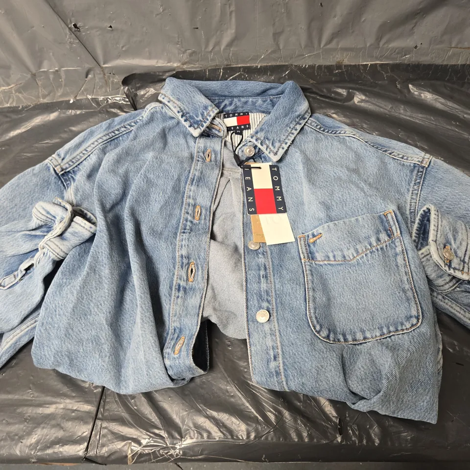 TOMMY HILFIGER RELAXED FIT DENIM SHIRT - BLUE - MEDIUM