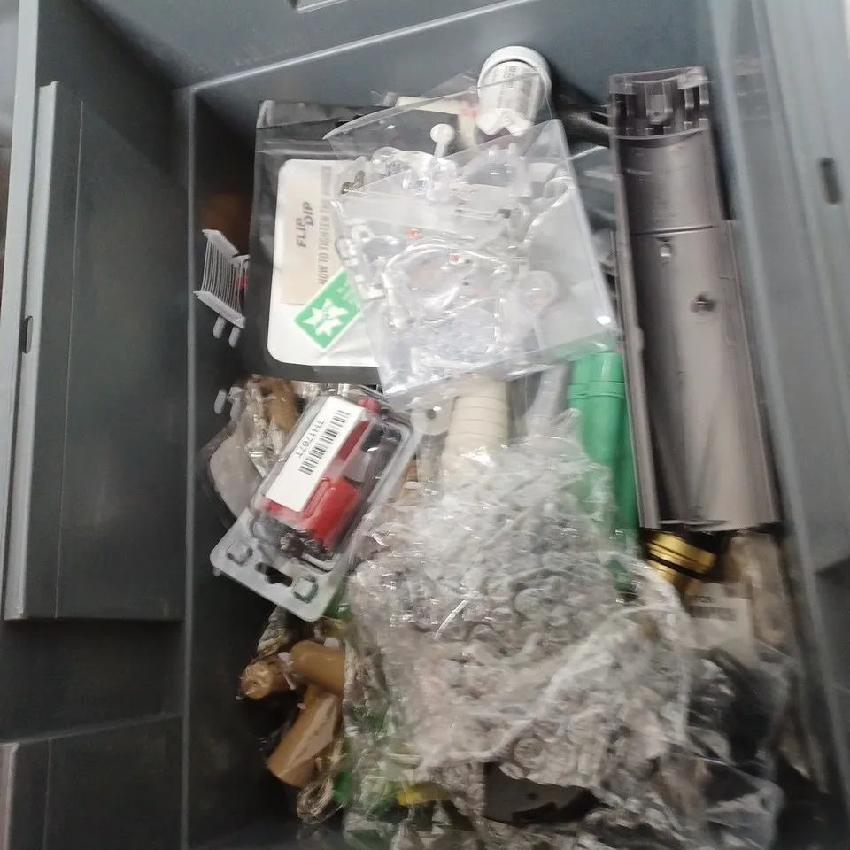 BOX OF APPROXIMATELY 20 ASSORTED HOUSEHOLD ITEMS TO INCLUDE LIGHT SWITCH, FAUX FLOWERS AND STATIONARY