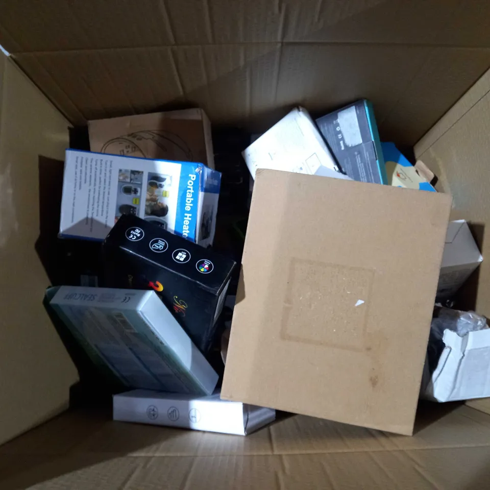 APPROXIMATELY 20 ASSORTED ELECTRICALS ITEMS TO INCLUDE BLUKAR LED HEADLAMP, LED BEDSIDE LAMP, LED STRING LIGHTS, ETC