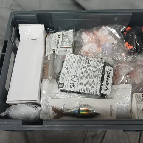 APPROXIMATELY 20 ASSORTED HOUSEHOLD ITEMS 