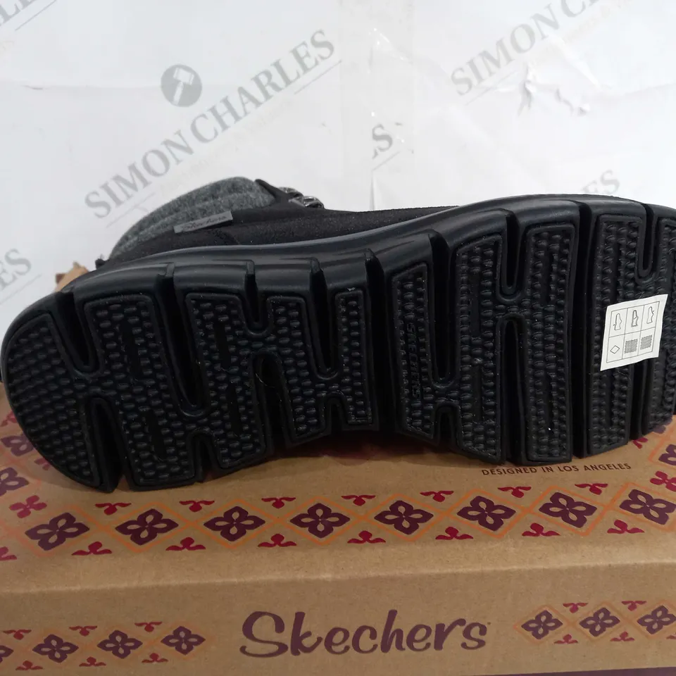 PAIR OF SKECHERS SYNERGY WARM TECH BOOTS IN BLACK UK SIZE 5.5