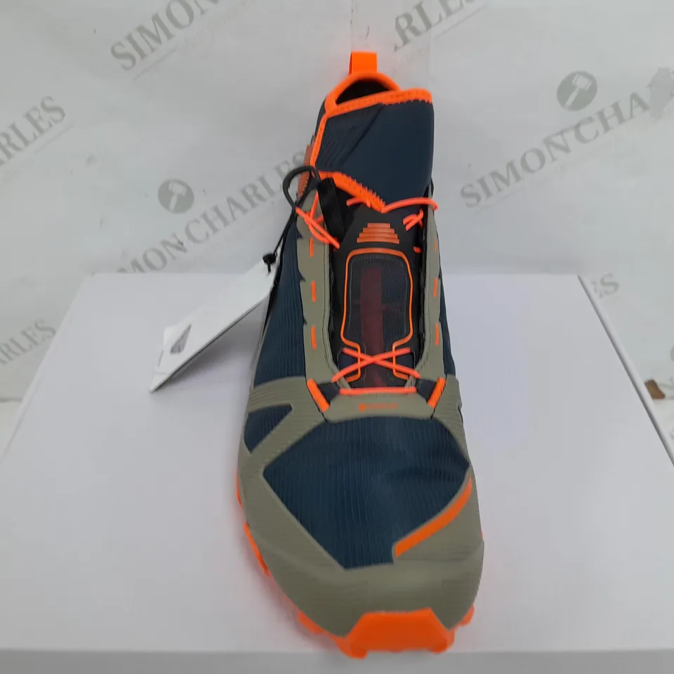 BOXED PAIR OF DYNAFIT TRAVERSE MID GORETEX SHOES IN BLUE/GREY/ORANGE - UK 11