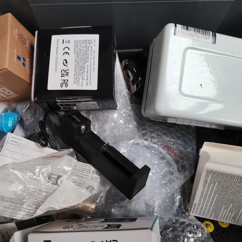 APPROXIMATELY 10 ASSORTED HOUSEHOLD ITEMS TO INCLUDE AGE ERASER, DIGITAL MEAT THERMOMETER, 2026 DAILY SURVIVAL CALENDAR, ETC