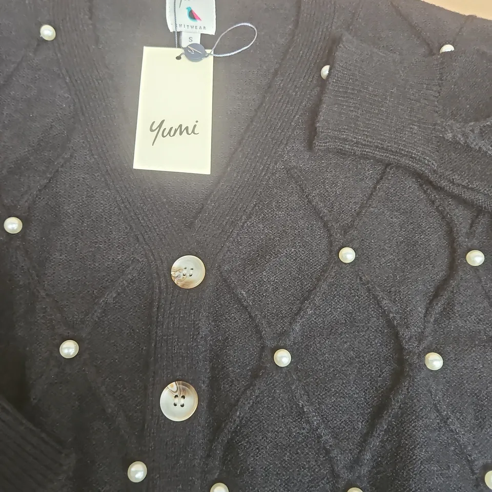 YUMI V-NECK BUTTON THROUGH CARDIGAN WITH BEAD DETAIL - S