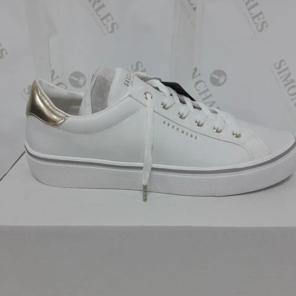 SIZE 8 SKECHERS STRETCH LACE TRAINER WHITE