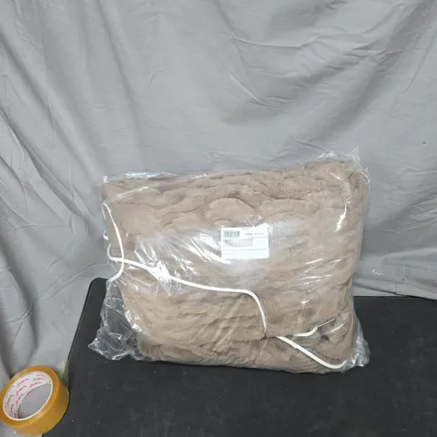 COZEE HOME LUXURY FAUX FUR HEATED THROW