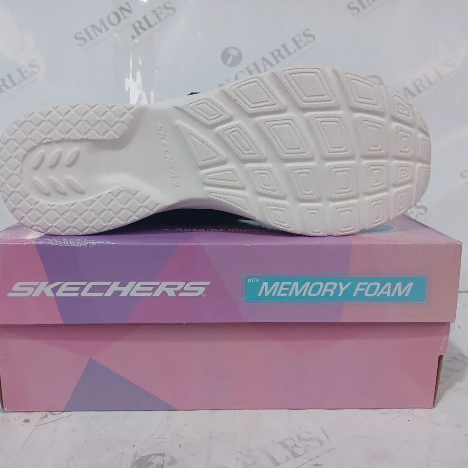 BOXED PAIR OF SKECHERS MEMORY FOAM MESH TRAINERS IN NAVY SIZE 5.5