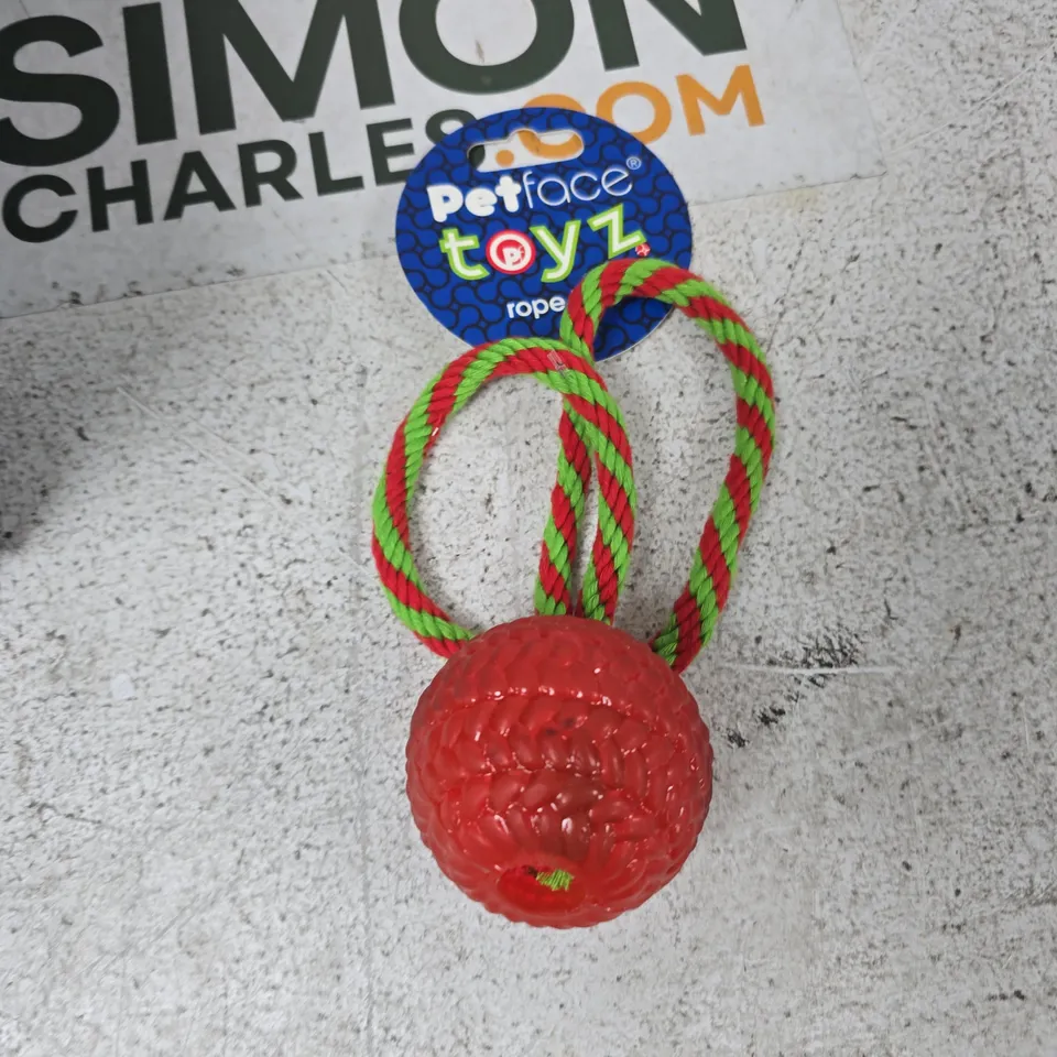 TOTE OF APPROXIMATELY 14 ASSORTED ITEMS TO INCLUDE: ROPE BALL FOR DOGS