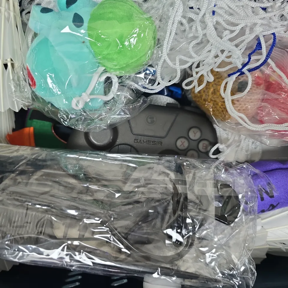 APPROXIMATELY 10 ASSORTED TOYS AND GAMES TO INCLUDE SHIMMER MARKERS, ETC