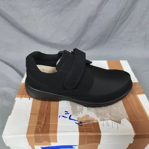 BLACK VELCRO STRAP SHOES – MEN SIZE EU 41 UK 7 WITH INSOLES