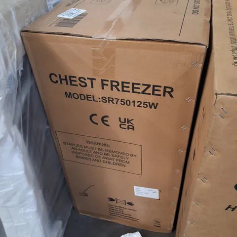 BOXED SWAN SR750125W 99L CHEST FREEZER WHITE