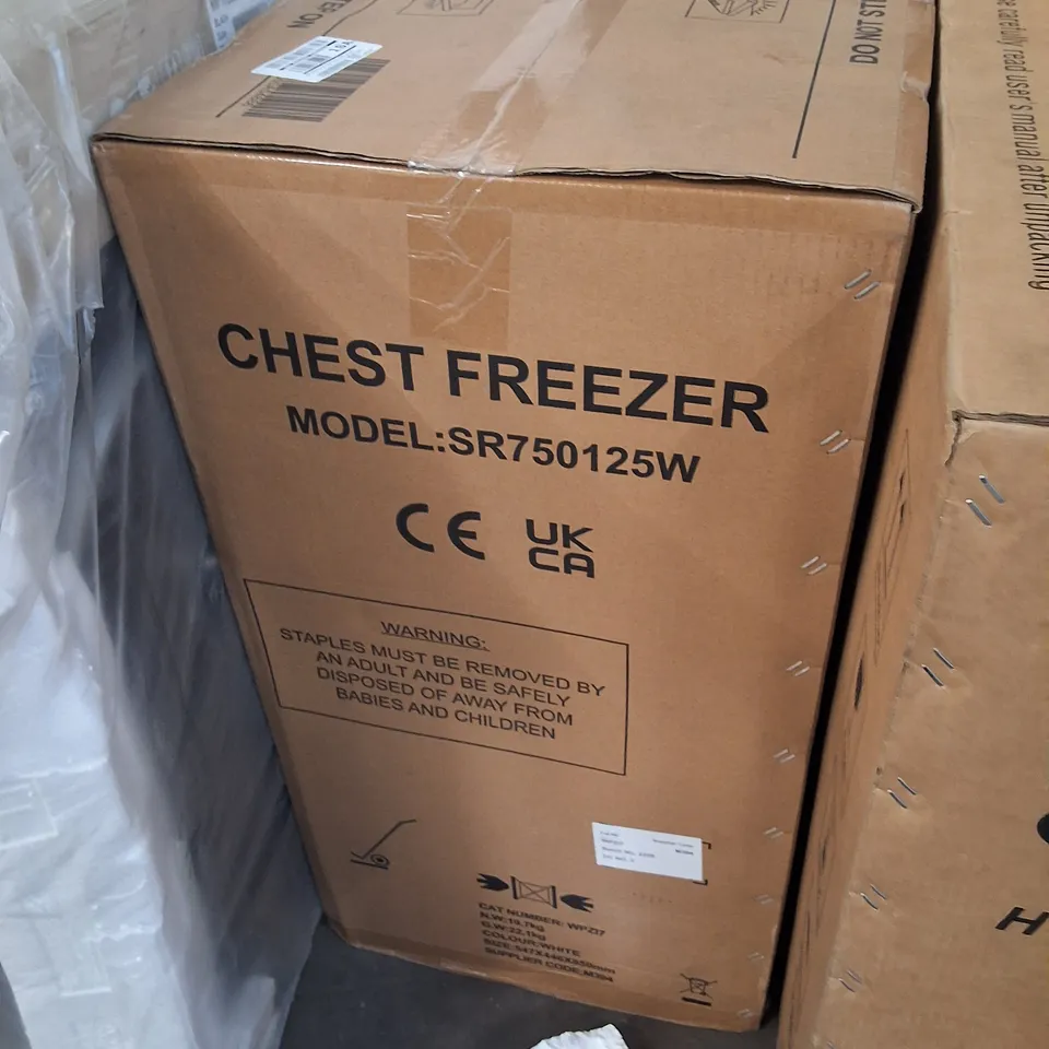 BOXED SWAN SR750125W 99L CHEST FREEZER WHITE