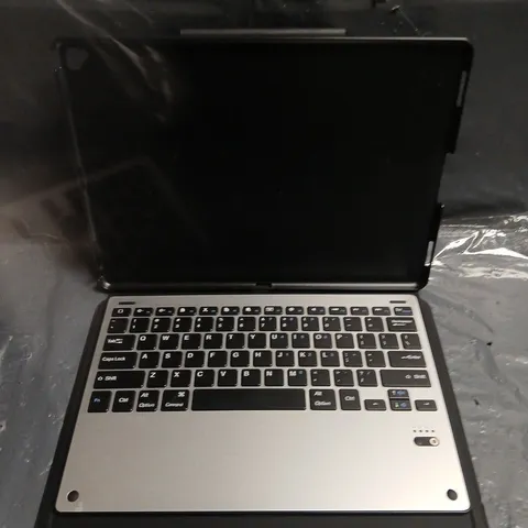 WIRELESS KEYBOARD WITH BLACK PROTECTIVE CASE