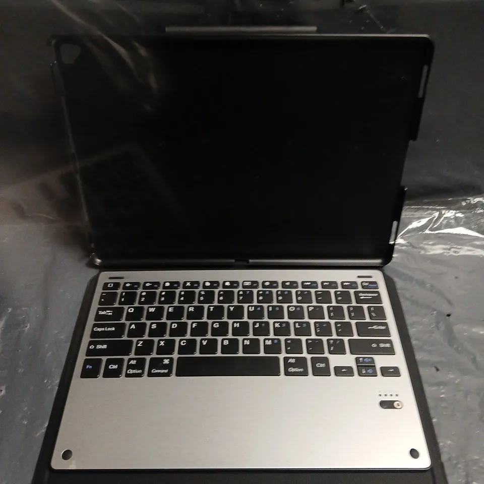 WIRELESS KEYBOARD WITH BLACK PROTECTIVE CASE 