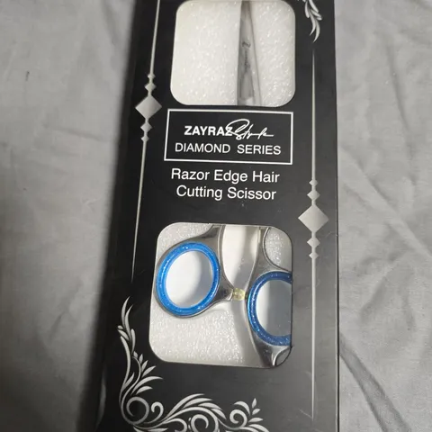 APPROXIMATELY 18 ZAYRAZ DIAMOND SERIES RAZOR EDGE HAIR CUTTING SCISSORS – BLUE HANDLES