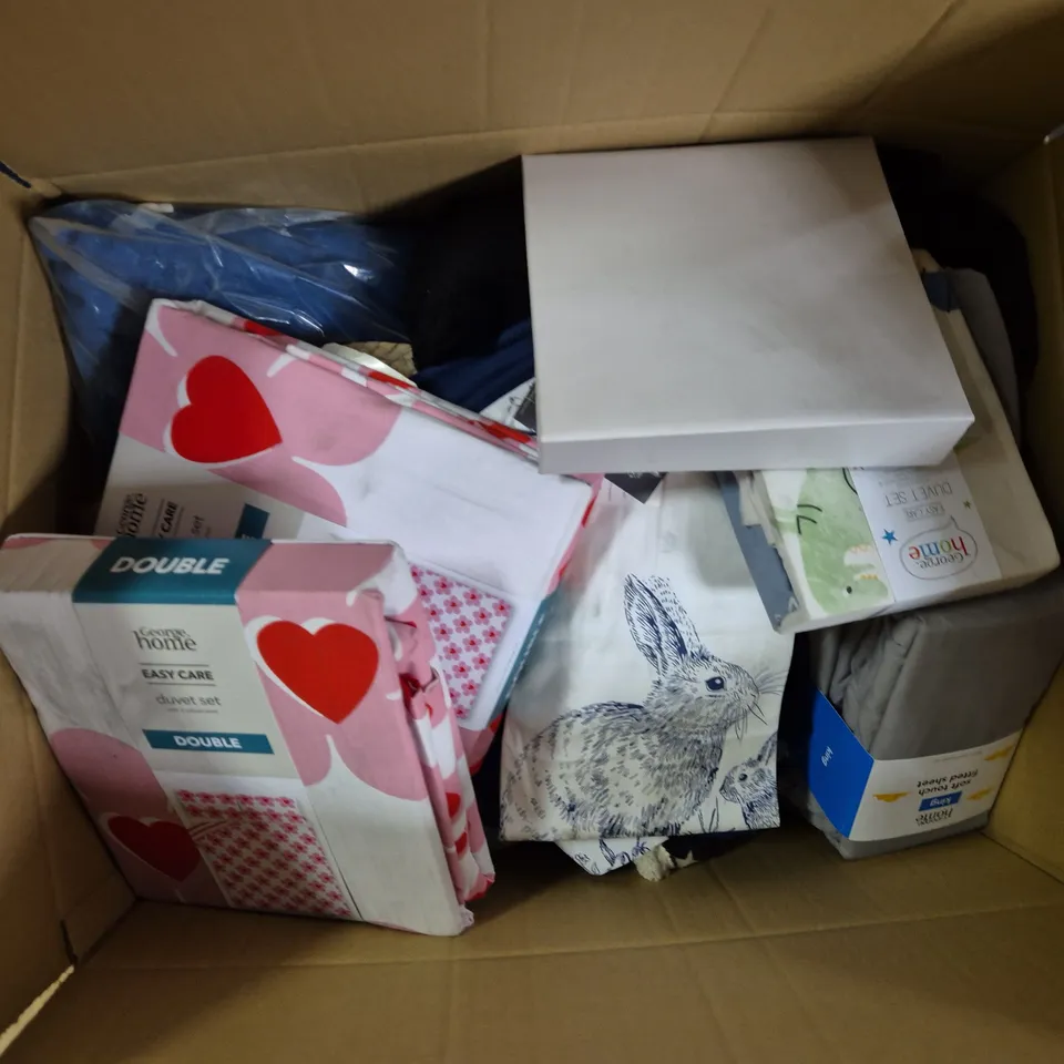 APPROXIMATELY 10 ASSORTED ITEMS TO INCLUDE EASY CARE DUVET SET DOUBLE, HELLO LITTLE ONE PHOTO ALBUM, SATEEN PILLOWCASES, ETC