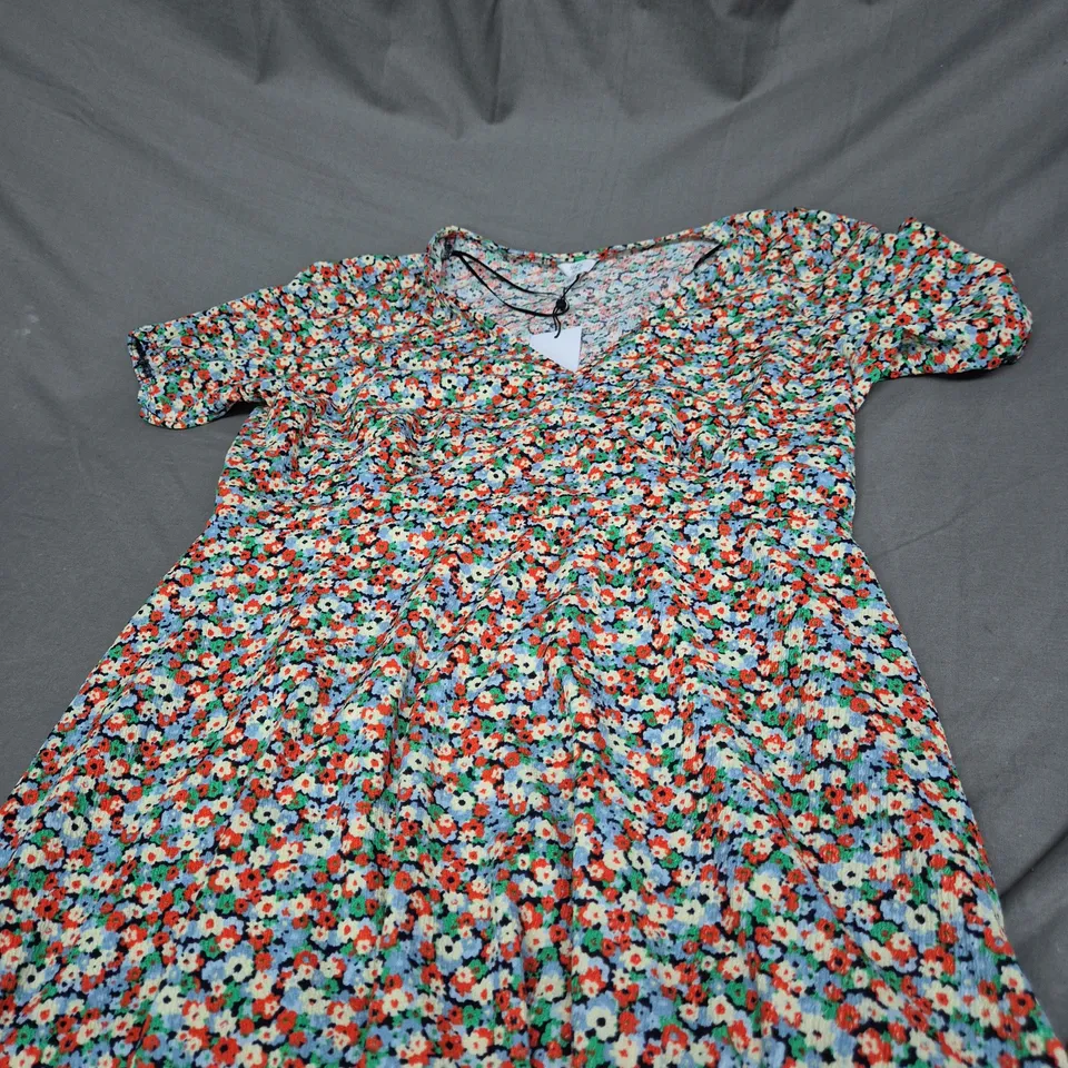 M&CO FLORAL PATTERN DRESS SIZE 18