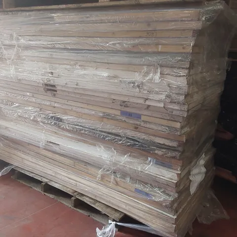 PALLET CONTAINING A VERY LARGE QUANTITY OF ASSORTED DOORS