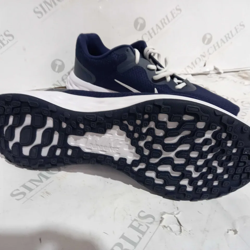 NIKE REVOLUTION NAVY/WHITE TRAINERS - UK SIZE 8