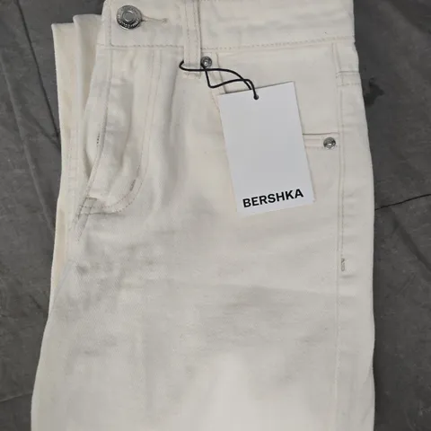 BERSHKA STRAIGHT WIDE JEANS IN CREAM SIZE 34