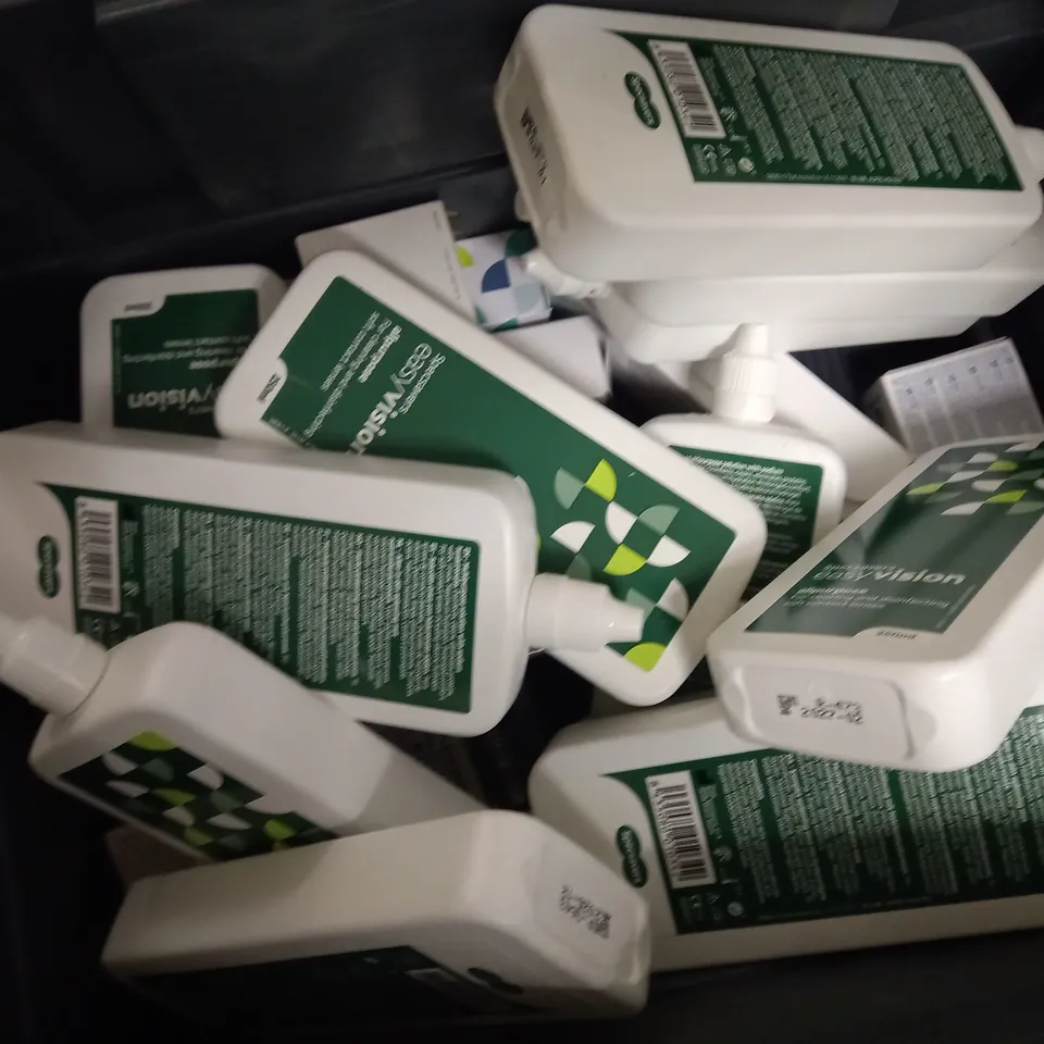 APPROXIMATELY 20 SPECSAVERS EASY VISION PRODUCTS TO INCLUDE CONTACT LENS SOLUTION AND 30PCS CONTACT LENS 