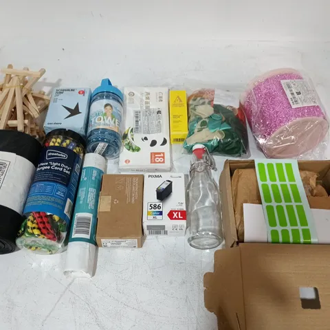 LOT OF APPROXIMATELY 30 ASSORTED HOUSEHOLD ITEMS TO INCLUDE MINI EASELS, HEAVY DUTY BIN BAGS AND SCHEALBE INNER TUBES